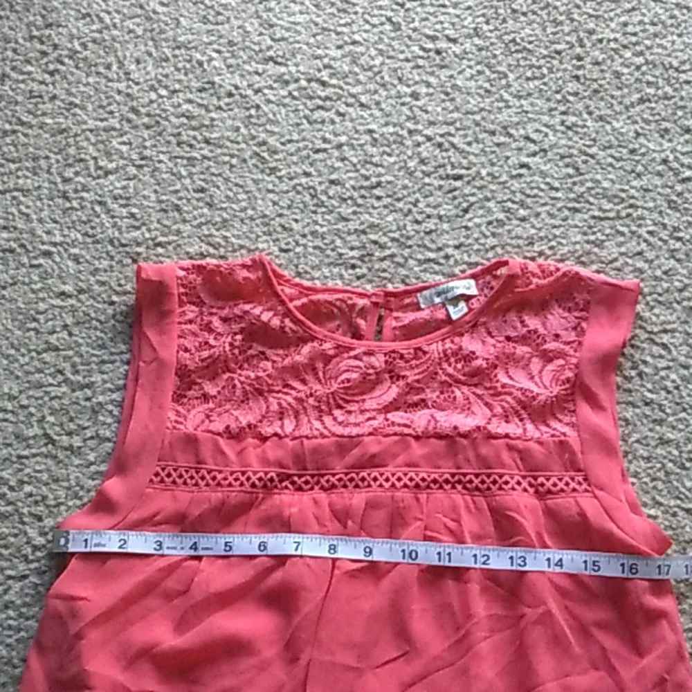 4/$20 women's top - Picture 6 of 8
